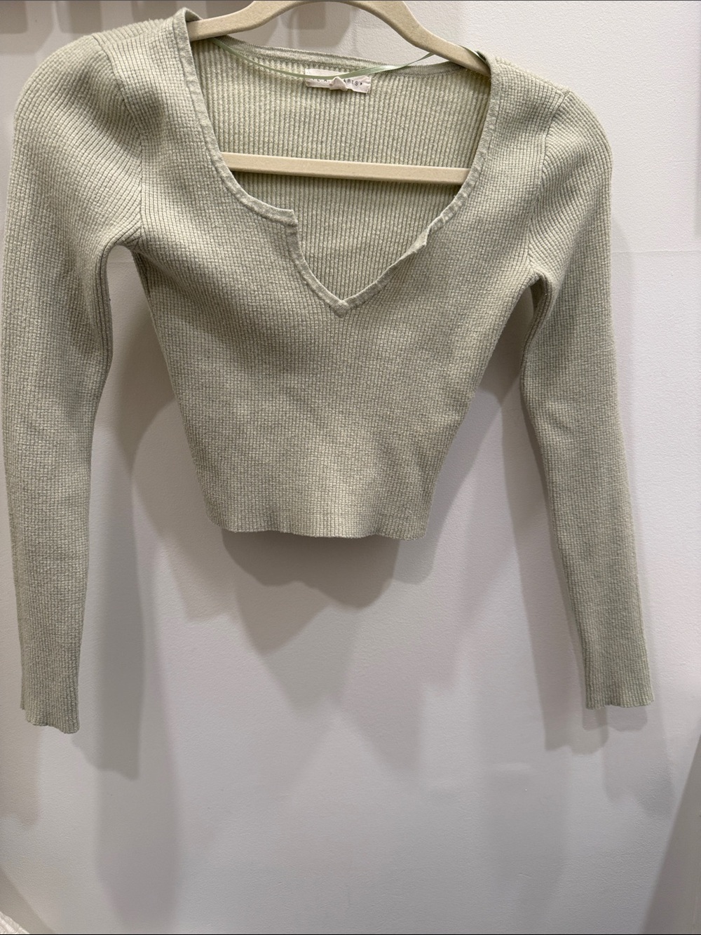 La Hearts Ribbed V-Neck Cropped Long Sleeve Top - Sage